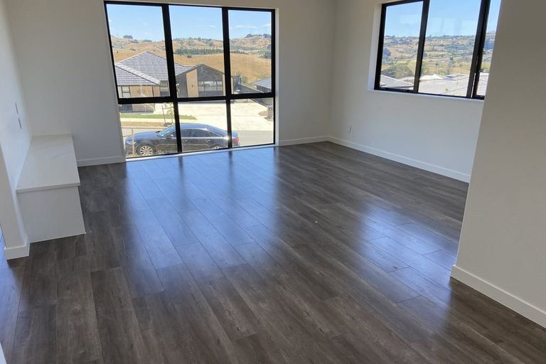 Photo of property in 17 James Elliot Way, Pokeno, 2402