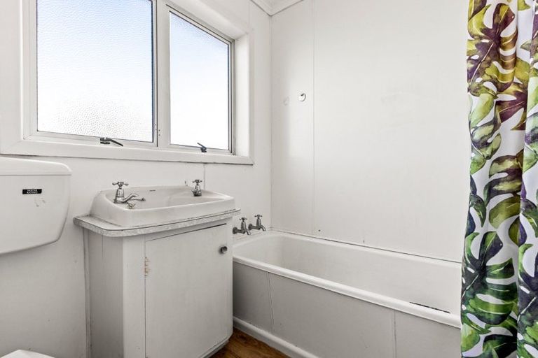 Photo of property in 8 Barton Avenue, Marewa, Napier, 4110