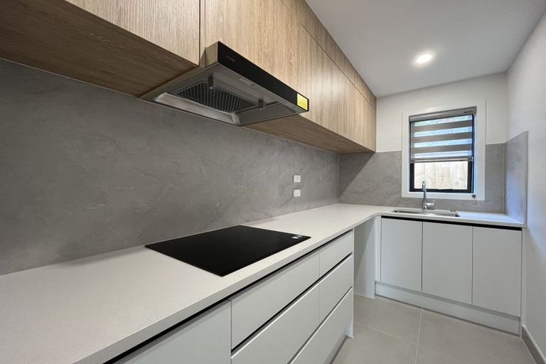 Photo of property in 15a Aronia Way, Goodwood Heights, Auckland, 2105