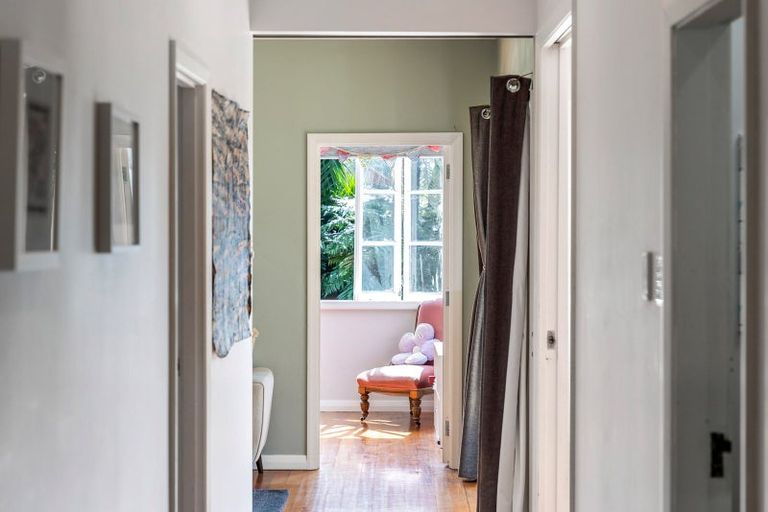 Photo of property in 41 Humariri Street, Point Chevalier, Auckland, 1022