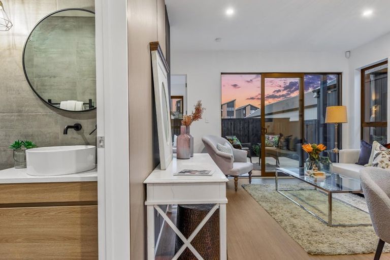 Photo of property in 21 Paretao Street, Massey, Auckland, 0614