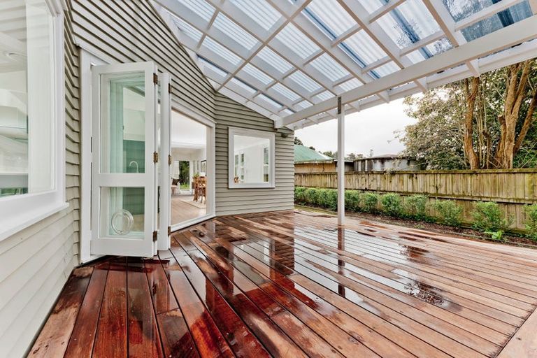 Photo of property in 51 Cambridge Road, Riverhead, 0820