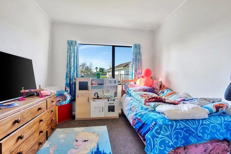 Photo of property in 16 Southview Place, Wattle Downs, Auckland, 2102