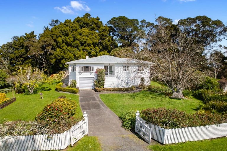 Photo of property in 28 Griggs Road, Whitford, Howick, 2571