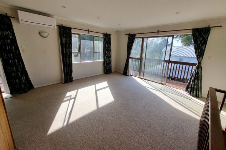 Photo of property in 1 Cleve Road, Green Bay, Auckland, 0604