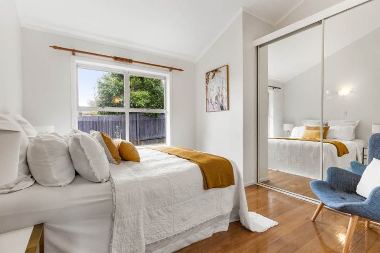 Photo of property in 1/118 Lake Road, Belmont, Auckland, 0622