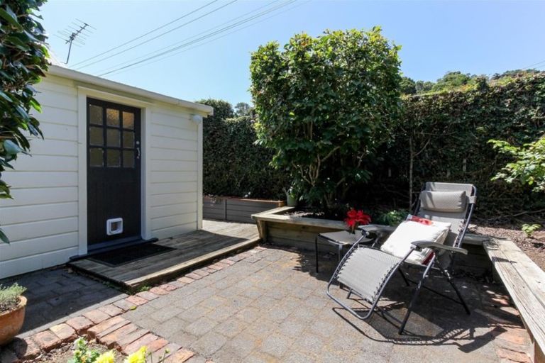 Photo of property in 24 Bracken Street, New Plymouth, 4310