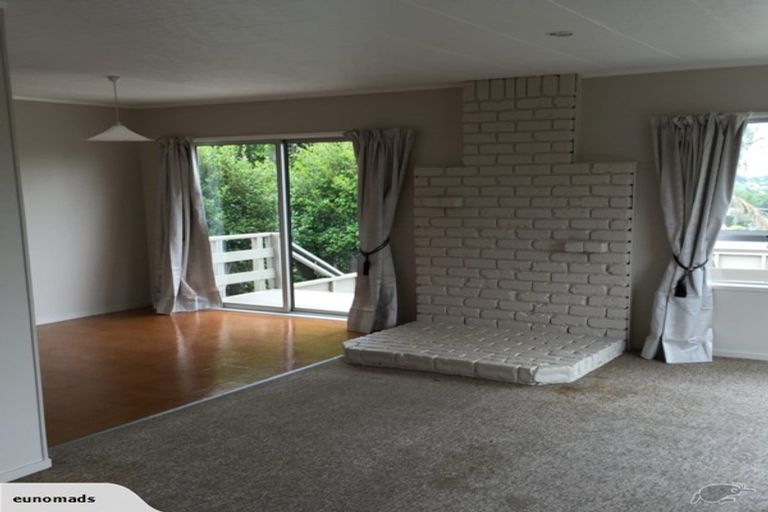 Photo of property in 2/244 East Coast Road, Forrest Hill, Auckland, 0620