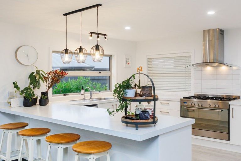 Photo of property in 25 Medallion Court, Kelvin Grove, Palmerston North, 4414