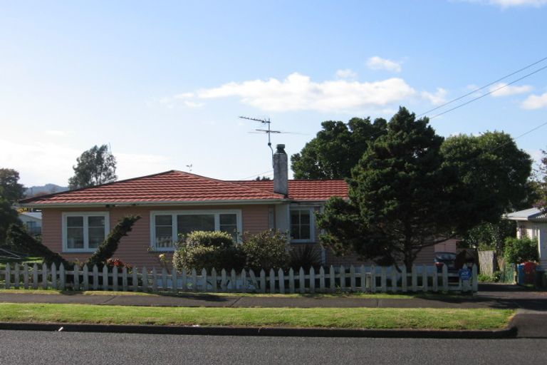 Photo of property in 21 Christmas Road, Manurewa, Auckland, 2102