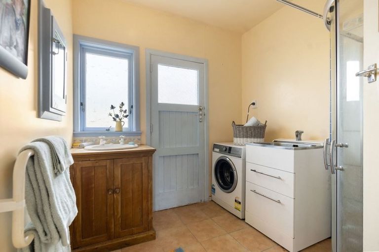 Photo of property in 19a Old Lake Road, Narrow Neck, Auckland, 0624