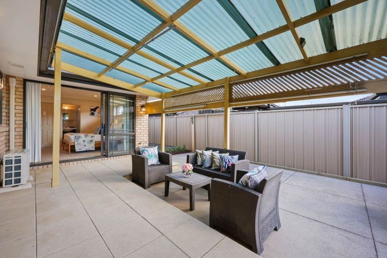 Photo of property in 16 Erceg Way, Rosehill, Papakura, 2113