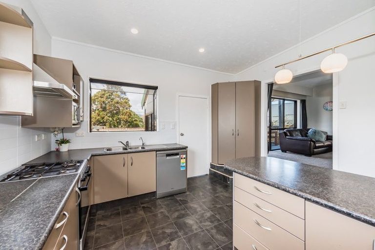 Photo of property in 50 Walton Road, Paraparaumu Beach, Paraparaumu, 5032