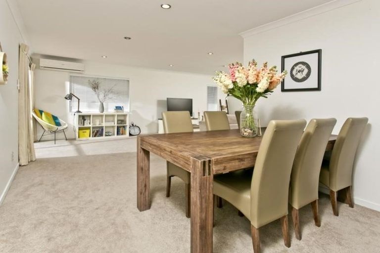 Photo of property in 55 Helleur Road, Massey, Auckland, 0614