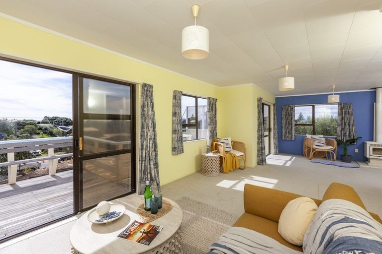 Photo of property in 36 Field Way, Waikanae Beach, Waikanae, 5036