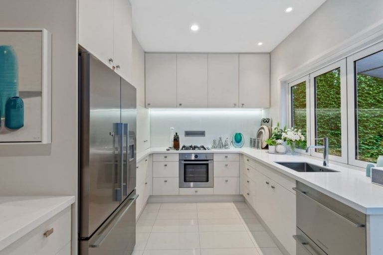 Photo of property in 2/24 Thornycroft Street, Fendalton, Christchurch, 8052