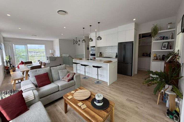 Photo of property in 144 Arran Point Parade, Orewa, 0931