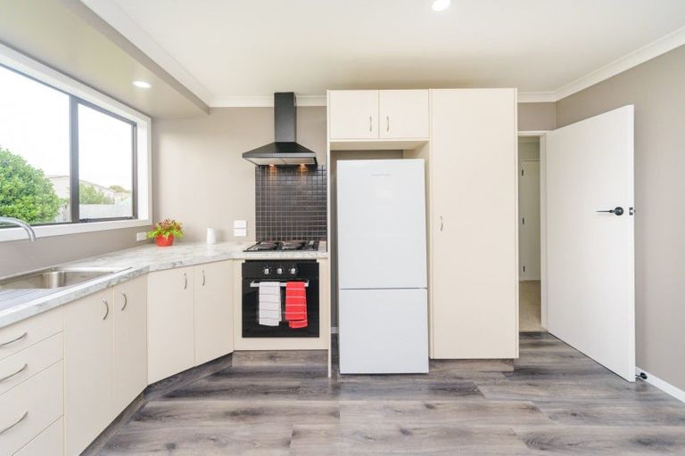 Photo of property in 8 Adams Place, Kelvin Grove, Palmerston North, 4414