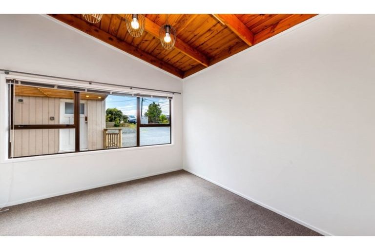 Photo of property in 70 Wade River Road, Stanmore Bay, Whangaparaoa, 0932