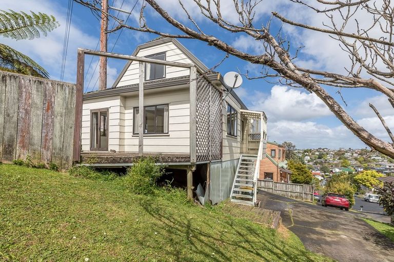 Photo of property in 2/24 Thalia Place, Totara Vale, Auckland, 0629