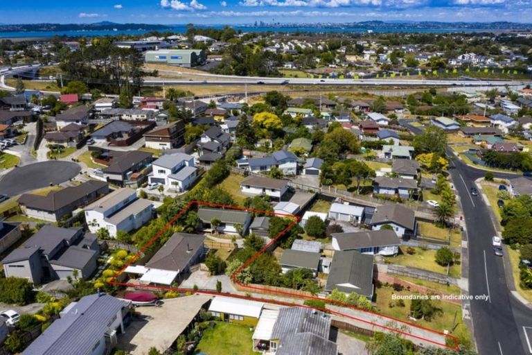 Photo of property in 33 Helleur Road, Massey, Auckland, 0614