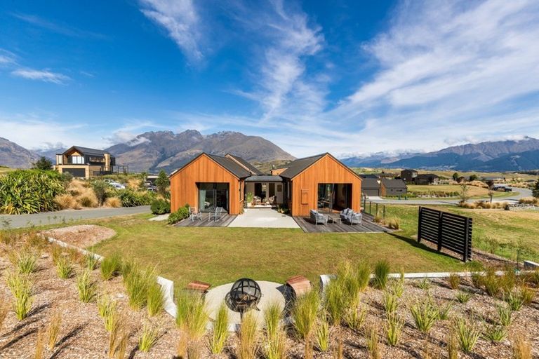 Photo of property in 19 Hackett Road, Jacks Point, Queenstown, 9371