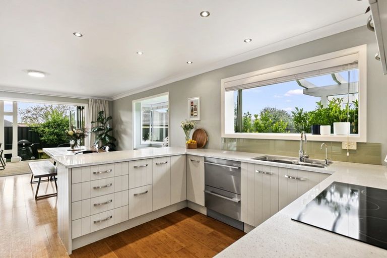 Photo of property in 37 Glenmonarch Place, Pyes Pa, Tauranga, 3112