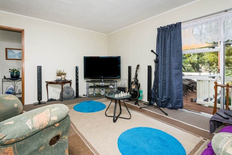 Photo of property in 14 Erica Road, Sunnynook, Auckland, 0620
