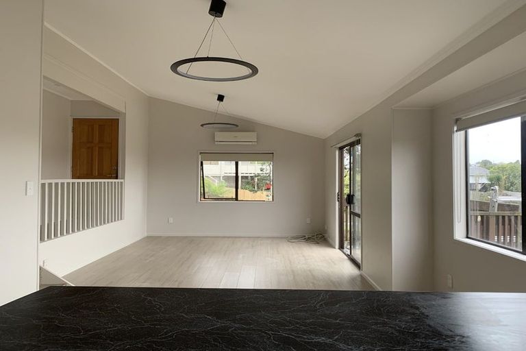 Photo of property in 8 Kayle Glen, West Harbour, Auckland, 0618