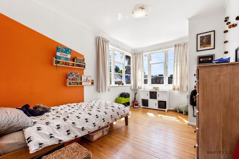 Photo of property in 76 Titirangi Road, New Lynn, Auckland, 0600