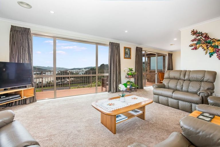 Photo of property in 9 Hollyford Place, Aotea, Porirua, 5024
