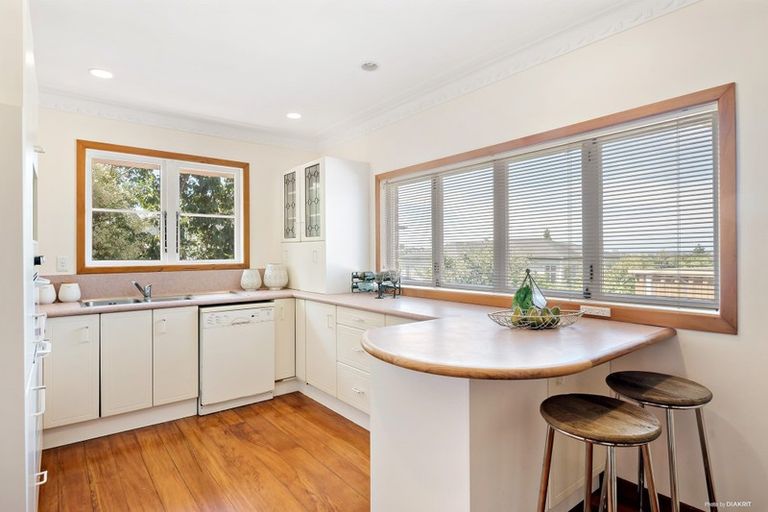 Photo of property in 9 Bank Street, Hillcrest, Auckland, 0627