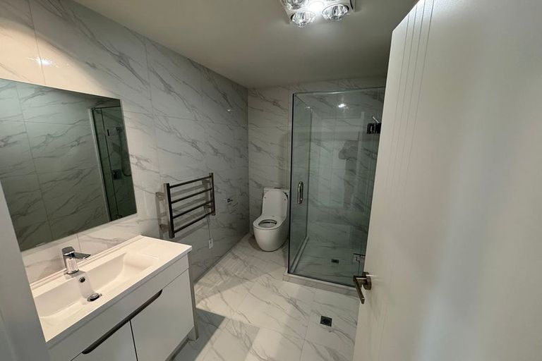 Photo of property in 14 Medallion Drive, Oteha, Auckland, 0632