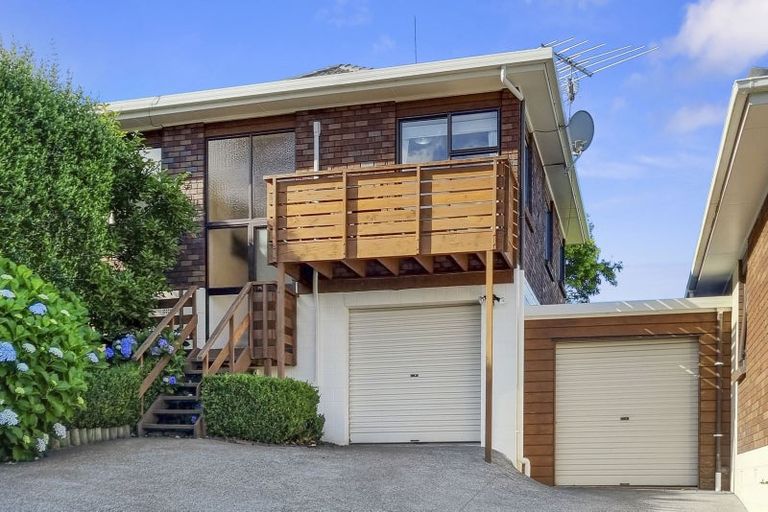 Photo of property in 2/51 Nigel Road, Browns Bay, Auckland, 0630