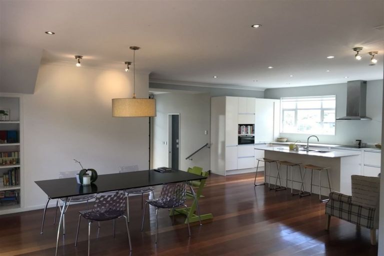 Photo of property in 11 Lismore Way, Oteha, Auckland, 0632