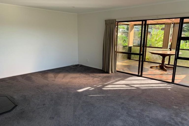 Photo of property in 2/4 Eagle Place, Red Beach, 0932