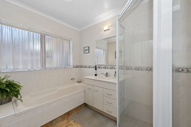 Photo of property in 2 Callum Brae Drive, Rototuna, Hamilton, 3210