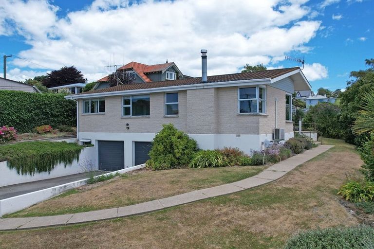 Photo of property in 16 Ure Street, South Hill, Oamaru, 9400
