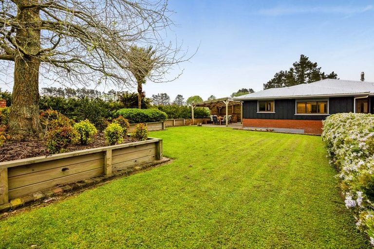 Photo of property in 8 Clearview Road, Lepperton, New Plymouth, 4373