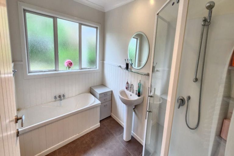Photo of property in 9a Larsen Place, Merrilands, New Plymouth, 4312