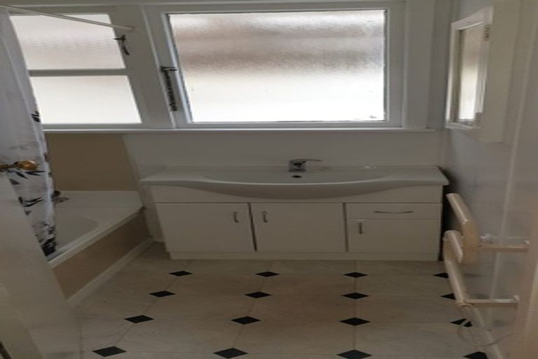 Photo of property in 12a Maraval Crescent, Grenada Village, Wellington, 6037