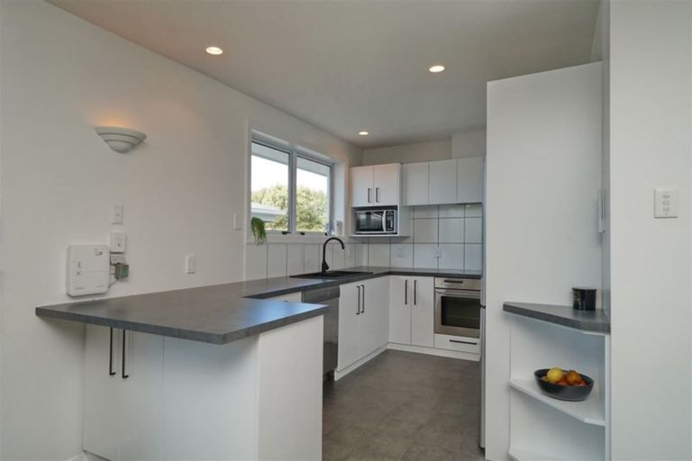 Photo of property in 4a Canberra Place, Redwood, Christchurch, 8051