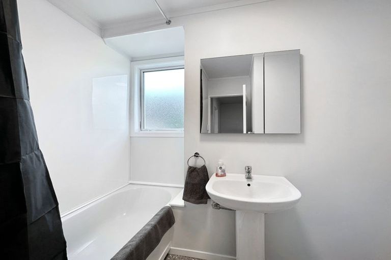 Photo of property in 34a Viewmont Drive, Harbour View, Lower Hutt, 5010