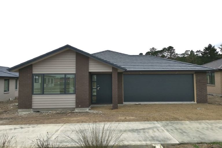 Photo of property in 8 Ropere Street, Kumeu, 0810