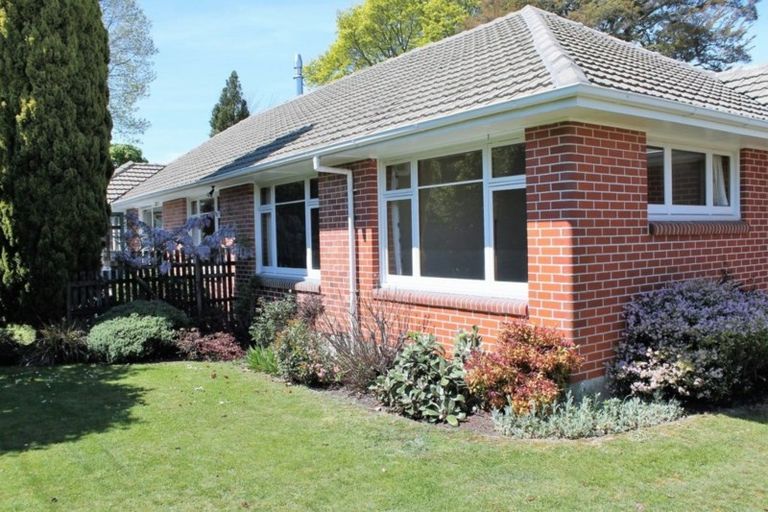 Photo of property in 32 Bryndwr Road, Fendalton, Christchurch, 8052