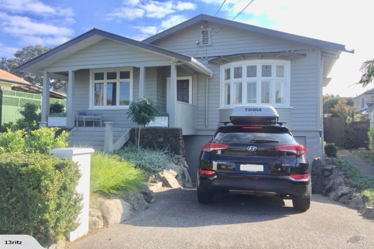 Photo of property in 9 Hanlon Crescent, Narrow Neck, Auckland, 0624