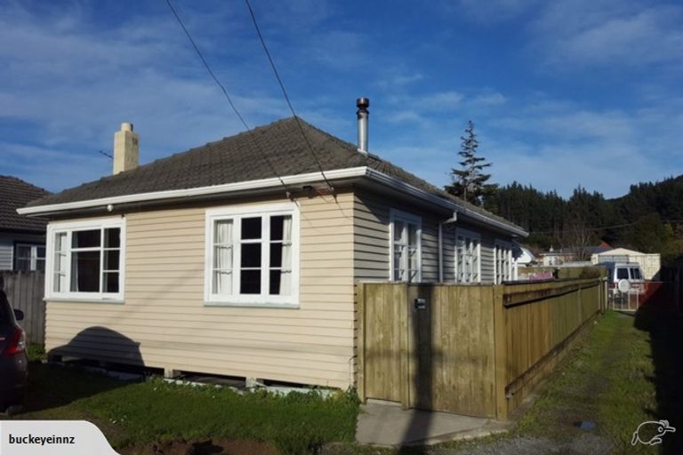 Photo of property in 80 Main Road, Wainuiomata, Lower Hutt, 5014