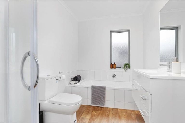 Photo of property in 31a Taikata Road, Te Atatu Peninsula, Auckland, 0610