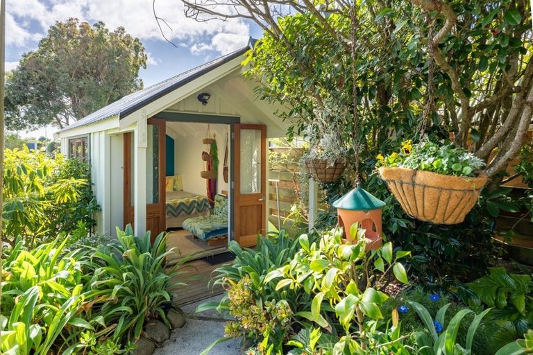 Photo of property in 10 Fenside Street, Waikanae Beach, Waikanae, 5036