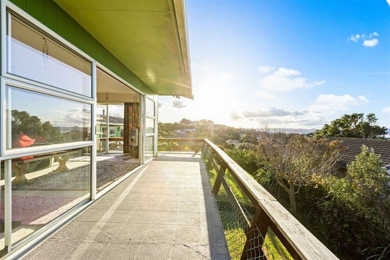 Photo of property in 14 Vipond Road, Stanmore Bay, Whangaparaoa, 0932